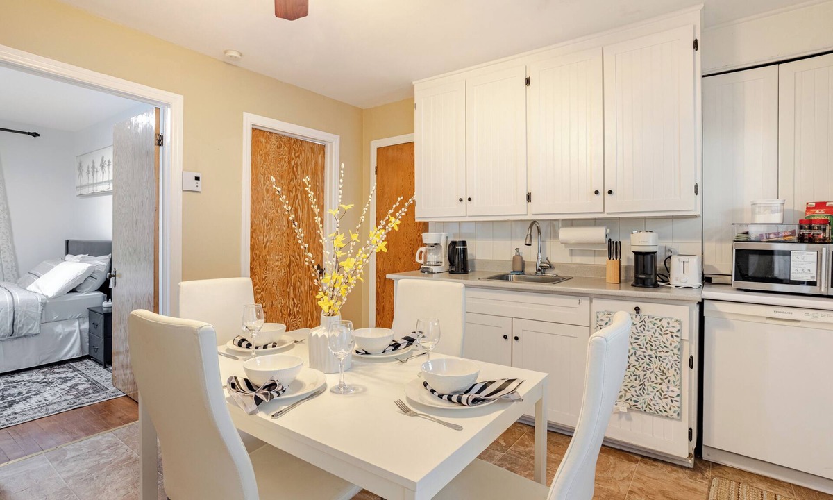 Saint-Edmond Apartment | Modern 3-bedroom apartment with spa & jacuzzi, free parking & beautiful view