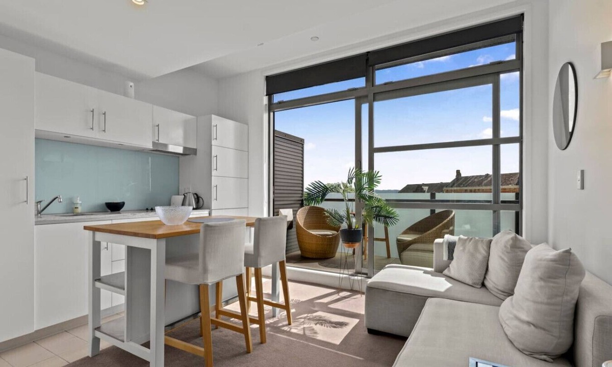 Grey Lynn Apartment | Modern Abode | Parking & Views near Ponsonby Rd