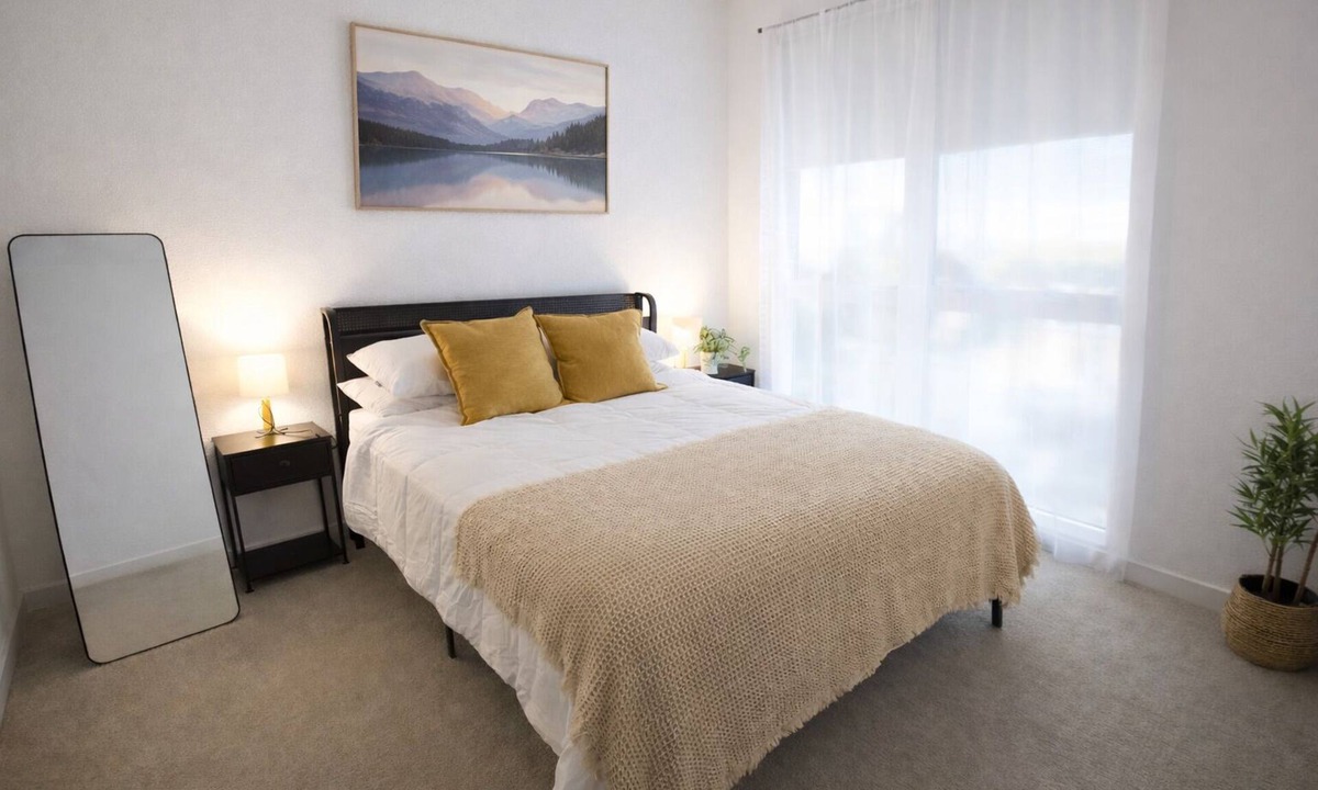 Downtown Apartment | Modern 1 BD/Pool,Gym,Rooftop view in Glendale