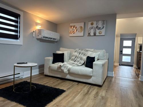 Welland Apartment | Modern 1 Bdrm with Laundry, BBQ, Deck