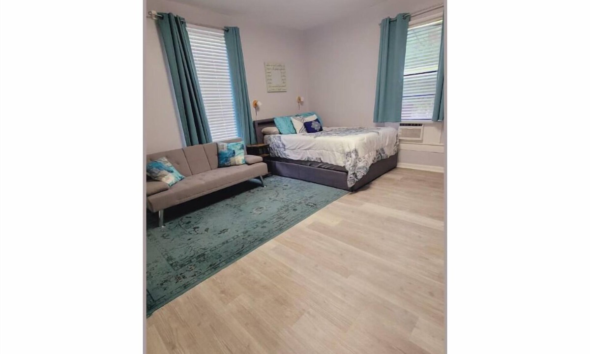 Denton Apartment | Modern 1-Bed Apartment – Centrally Located and Minutes from Denton Square