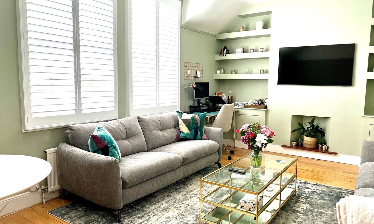 Wimbledon Apartment | Modern 1 bed Raynes Park - 20 mins to Waterloo