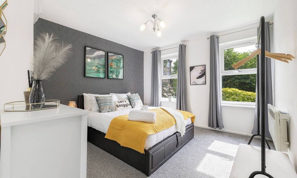 Bromley North Apartment | Modern 1-Bed Retreat | WIFI | Sleeps 3 | Parking