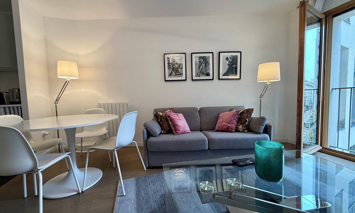 Quartier de Javel Apartment | Modern 1-bedroom apartment - square Duranton