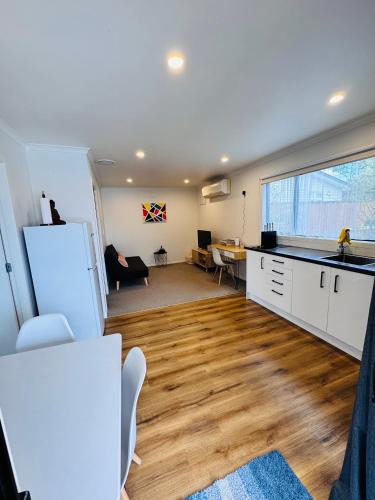 Trentham House | Modern 1 bedroom guest house