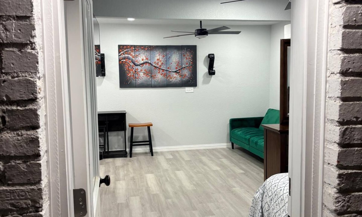 Fort Worth Apartment | Modern 1-bedroom studio in fabulous Fort Worth