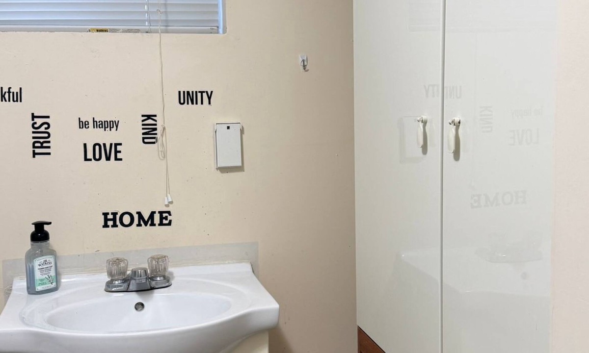 Clairlea House | Modern 1-bedroom upgraded unit close to all amenities