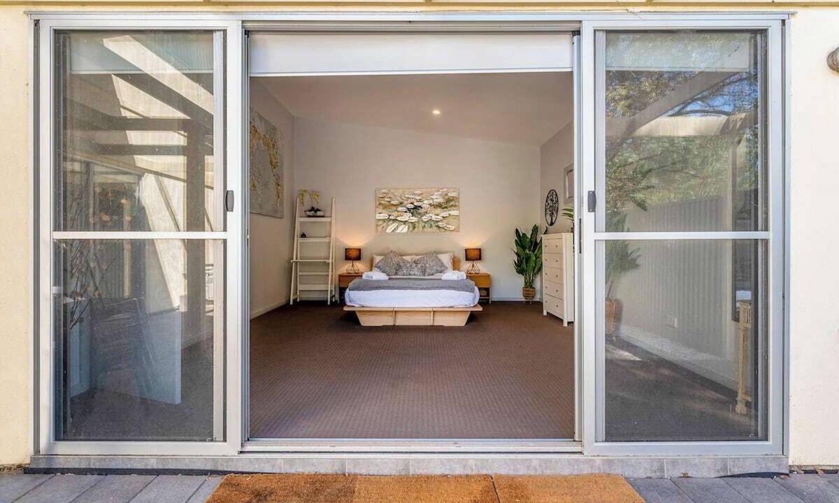 Gawler East House | Modern 1-Bedroom with Private Backyard & Fountain