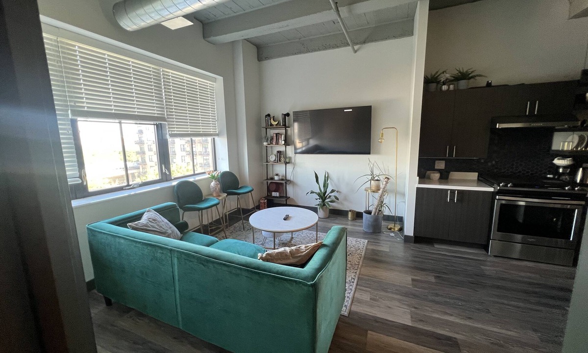 Near South Side Apartment | Modern 1-bedroom with access to GYM and Lounge! Close to McCormick