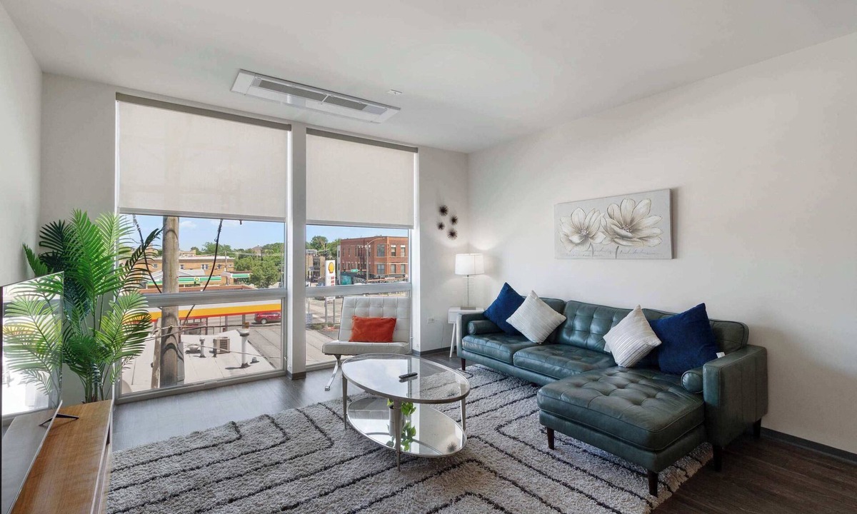 Palmer Square Apartment | Modern 1 King City Escape