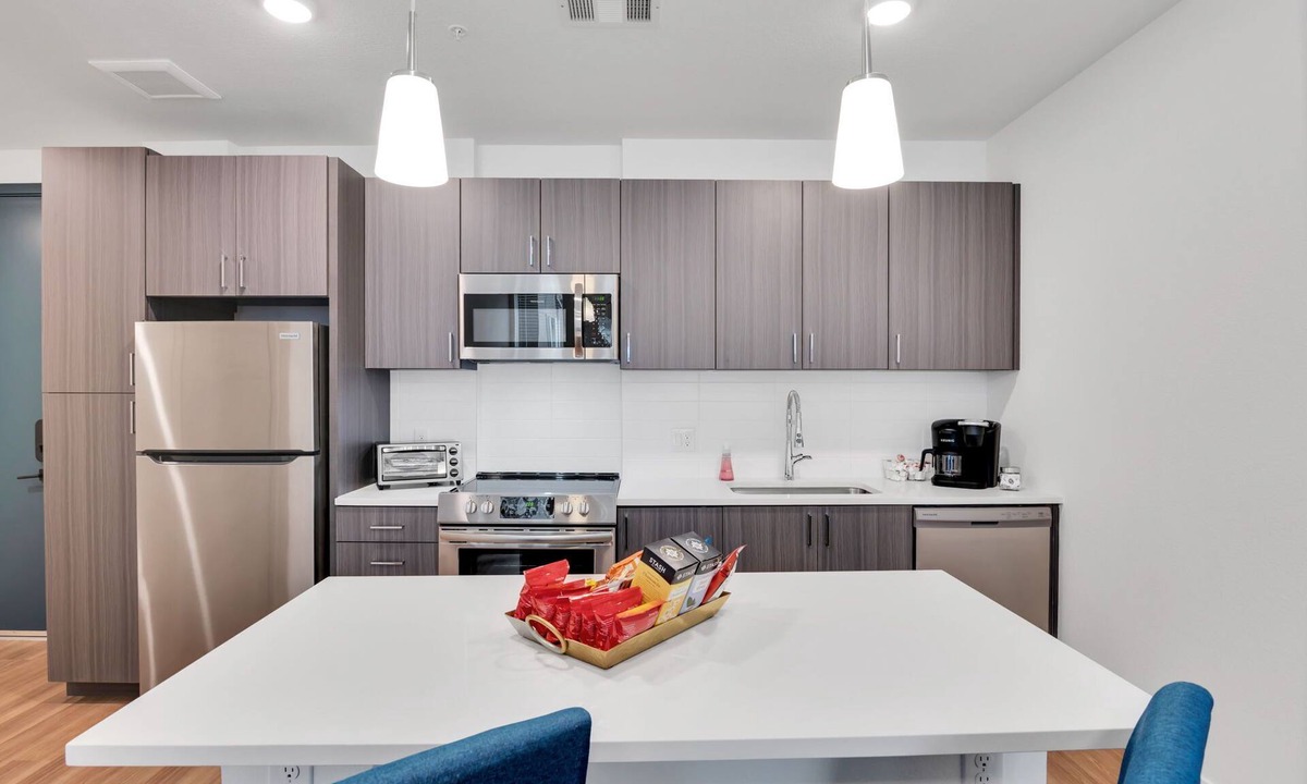 Jewell Heights - Hoffman Heights Apartment | Modern 1B1B near DIA and Anschutz