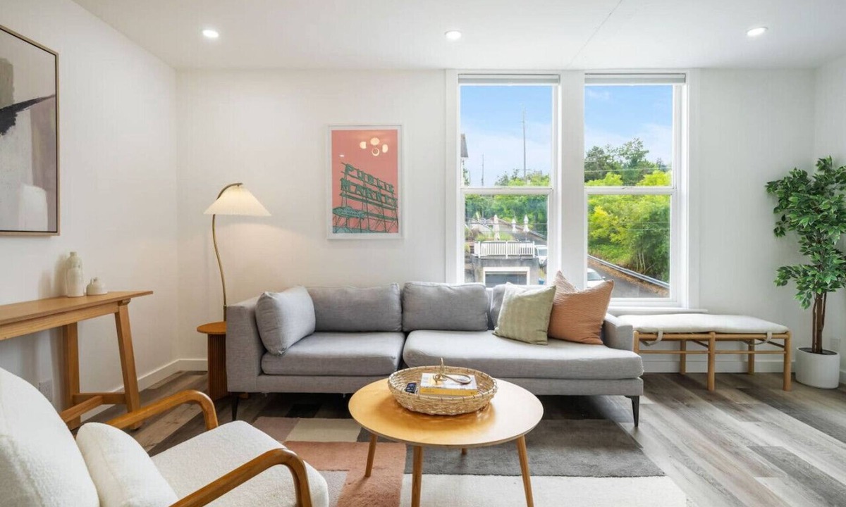 North Queen Anne Apartment | Modern 1BD Apt–Perfect Location!