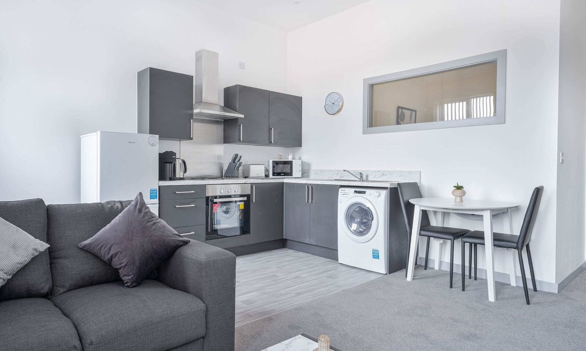 Brierley Hill Apartment | Modern 1BED Budget Apartment in Dudley