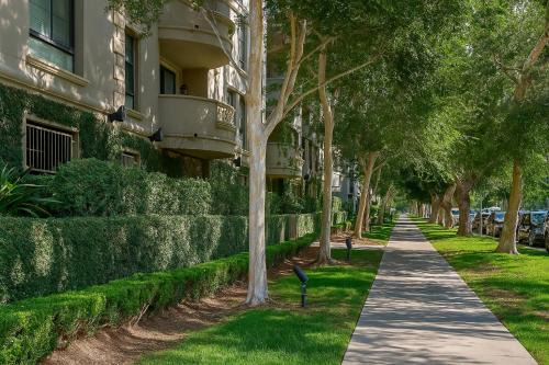 Koreatown Apartment | Modern 1Bed in Koreatown- Pool, Sauna & Free Parking
