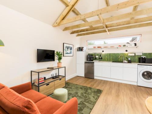 Royal Leamington Spa House | Modern 1Bed Studio with Parking Leamington Spa Pass the Keys