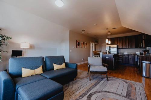 The Gate Apartment | Modern 1BR-1BA Walk to SSM SLU Hospital Grand