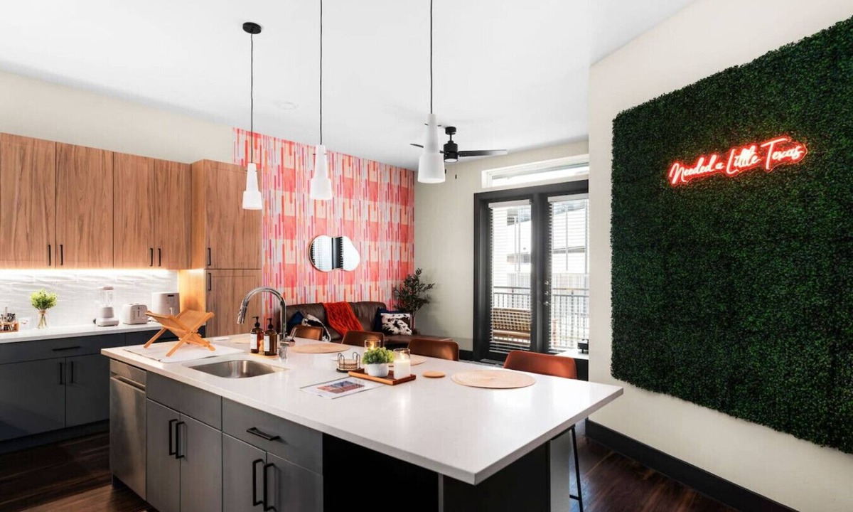 North Burnet Apartment | Modern 1BR/6 Min Domain/Pool + Gym/12 Min DT