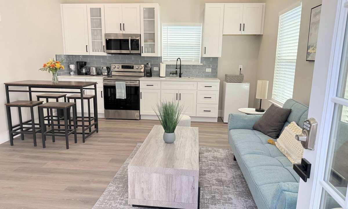 Denton House | Modern 1BR ADU w/Kitchen, Laundry & Patio