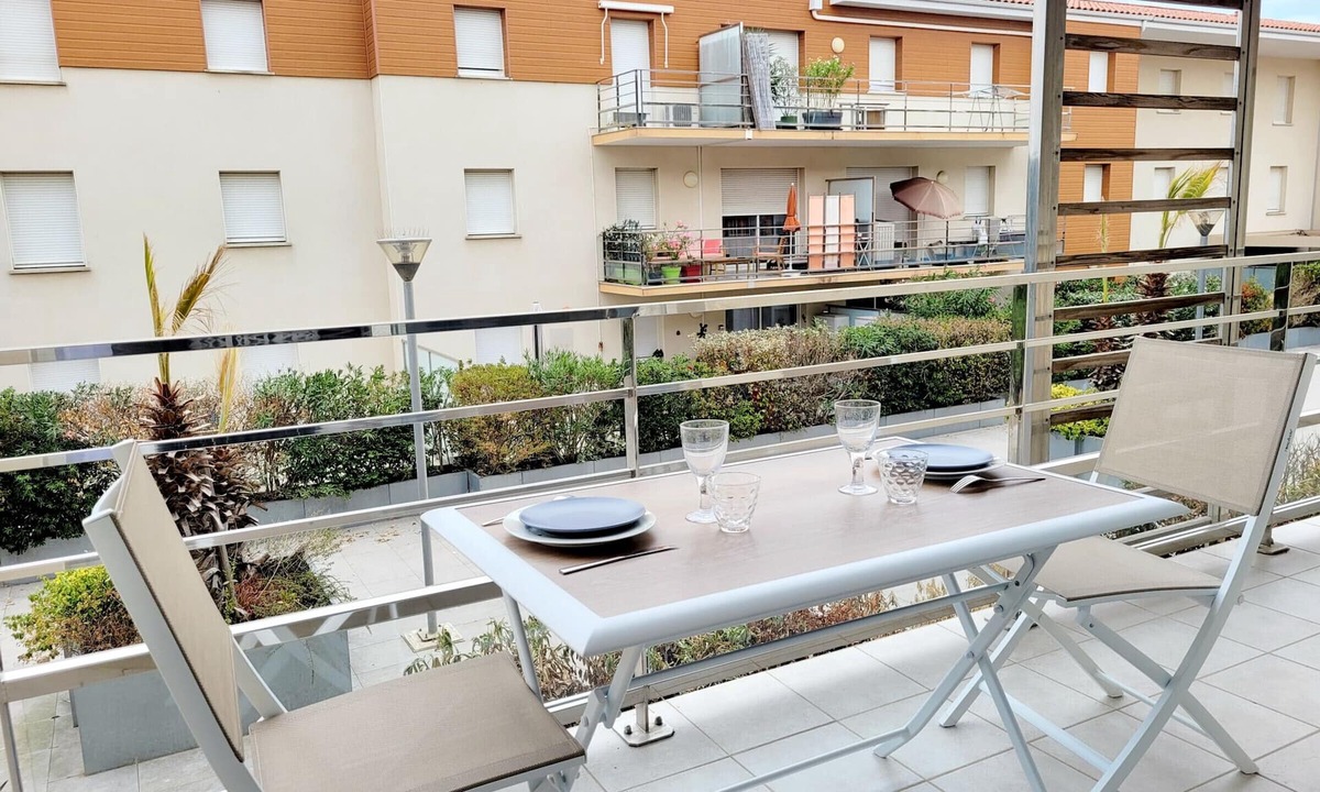 La Jetee Apartment | Modern 1BR Apartment with Pool, Garage, Near Beach - Sleeps 4