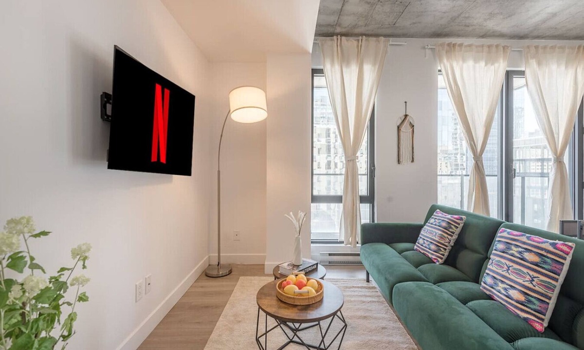 Cite Multimedia Apartment | Modern 1BR in Old Montreal + Lounge Access
