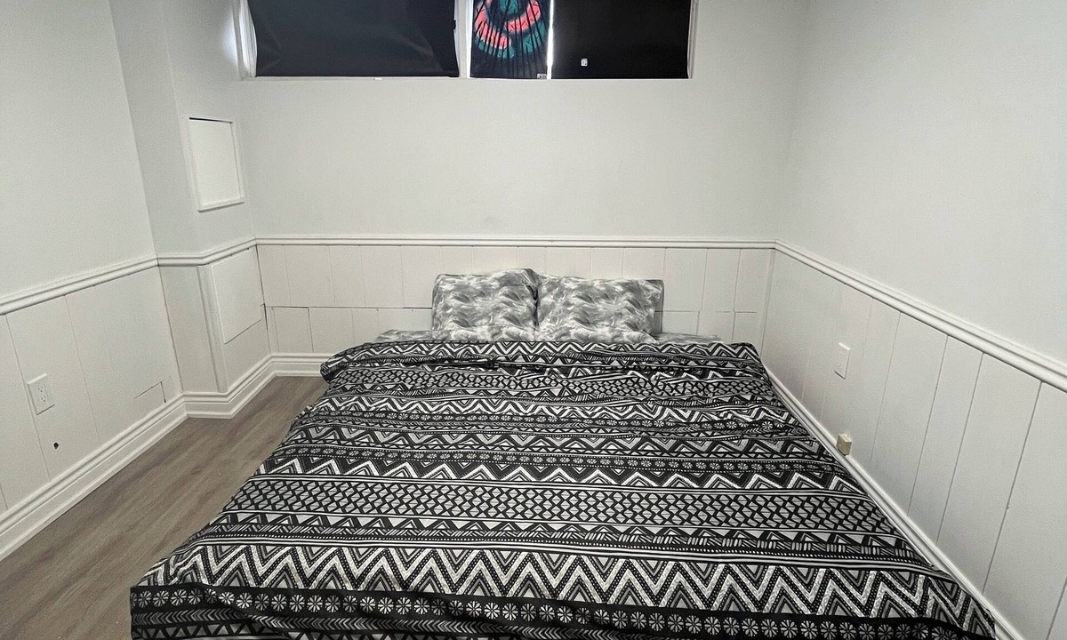 Durham Region House | Modern 1BR Private Entry Kitchen & W/D