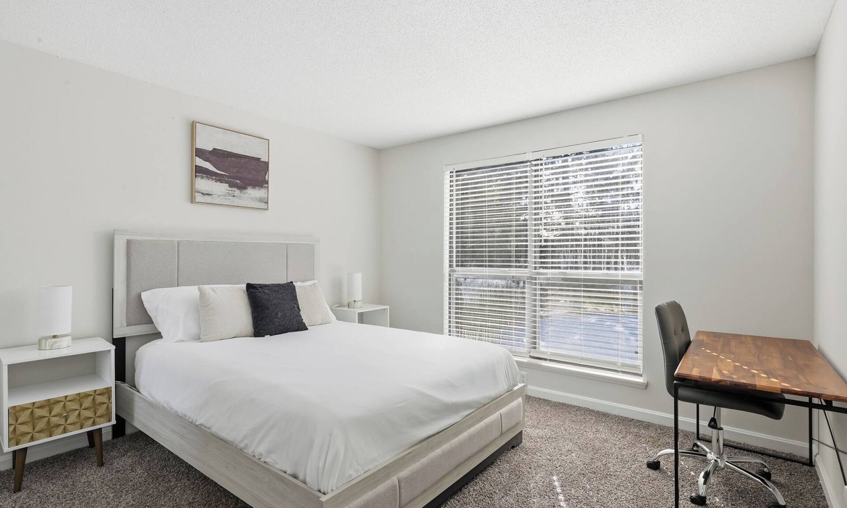 Hurstbourne Acres Apartment | Modern 1BR | Relax & Unwind