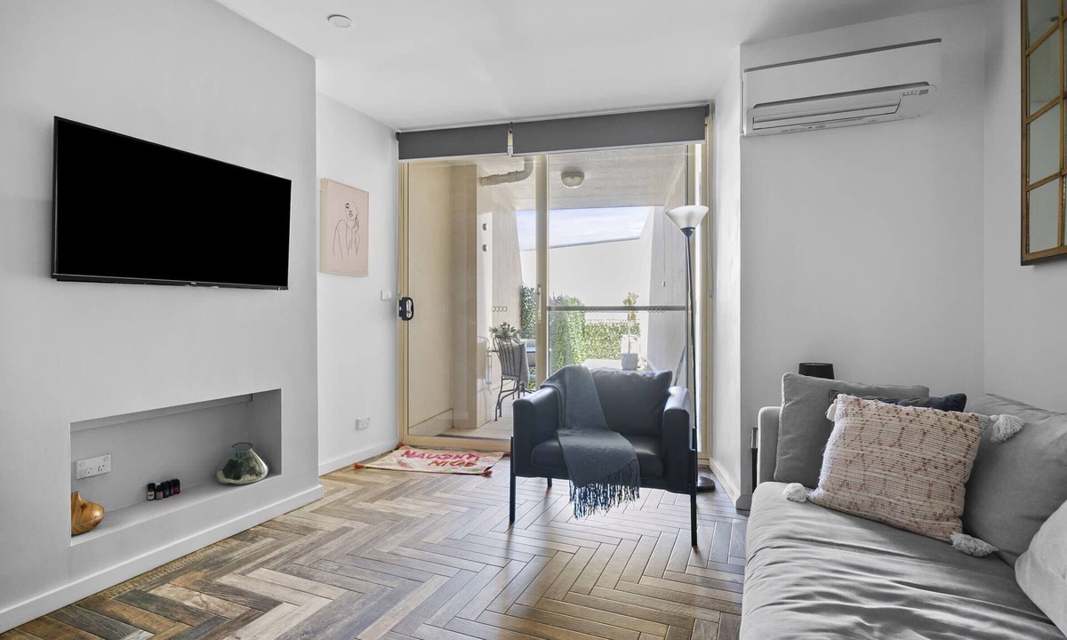 Neutral Bay House | Modern 1BR Retreat with Private Balcony