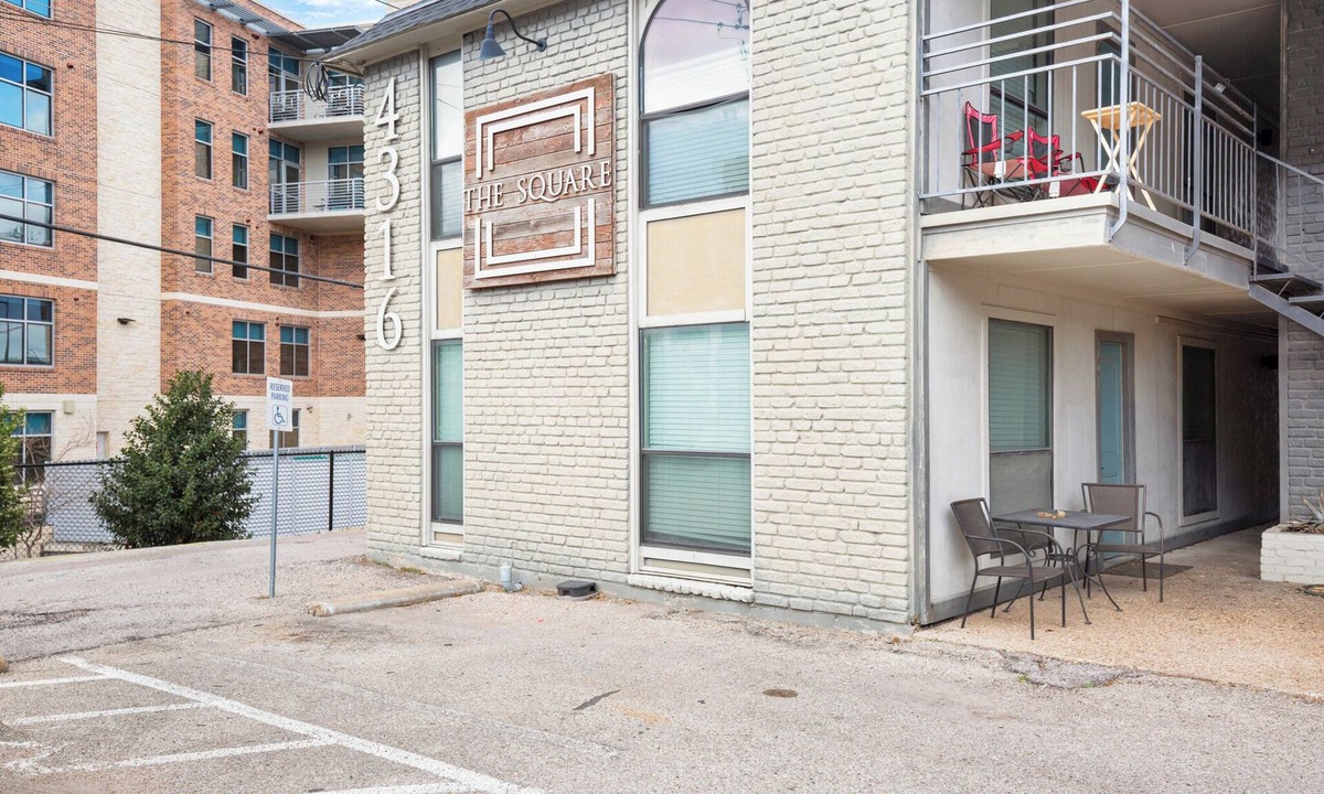 Austin Apartment | Modern 1BR Retreat in Vibrant Austin w/AC