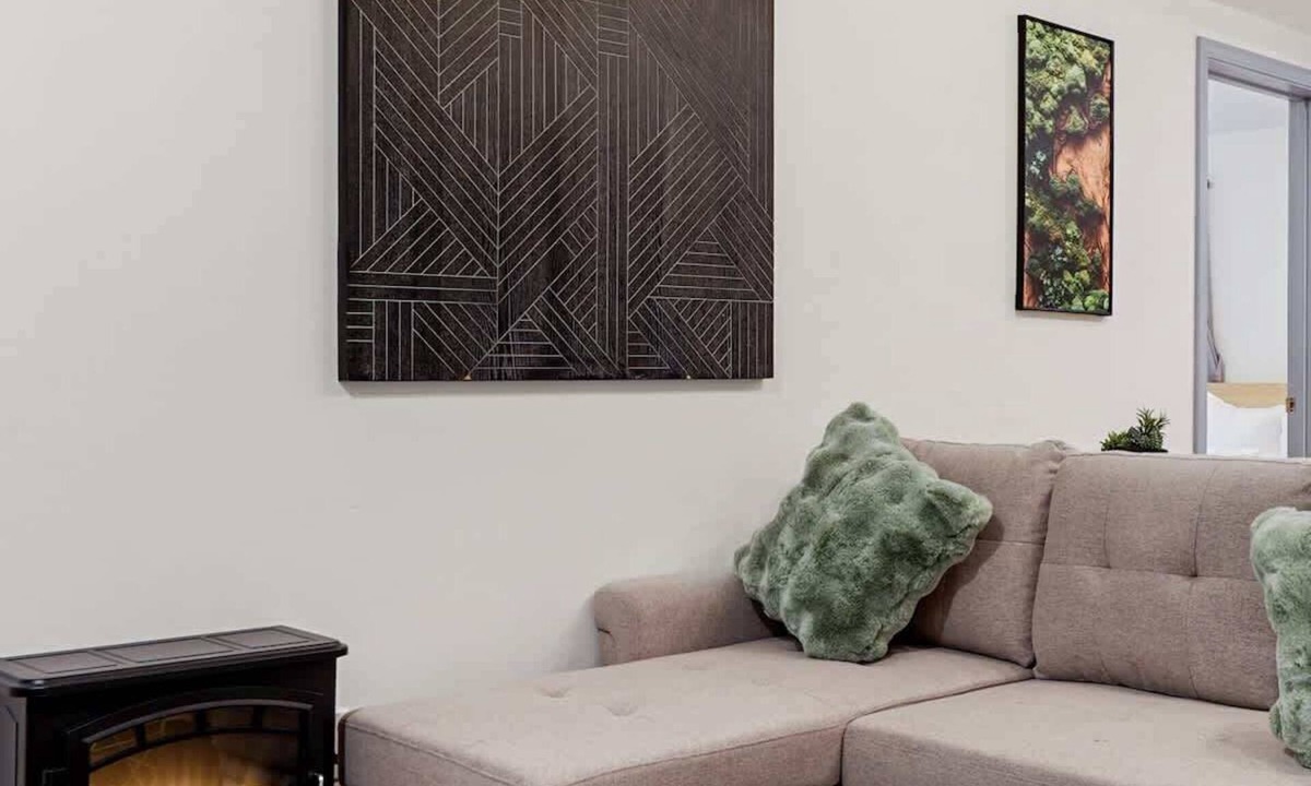 Inner Parkside House | Modern 1BR Suite w/Private Entry Near SFSU, Park & Transit