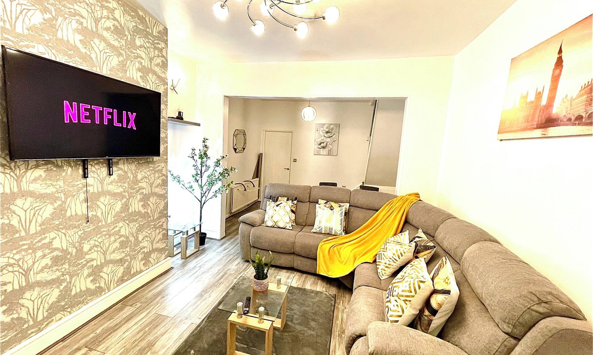 Hull House | Modern -2 Bed Room House very Spacious