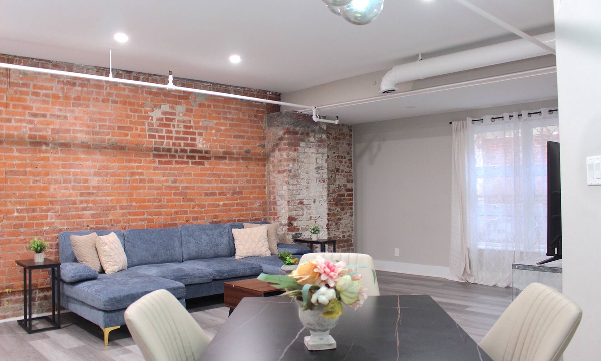 Albany Apartment | ★MODERN 2 bed, 1 bath w/patio! Great downtown location ★