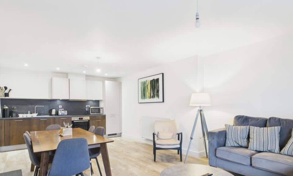 Ashford Apartment | Modern 2-Bed, 2-Bath Apartment in Central Ashford