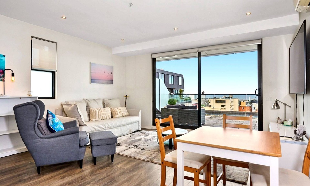 St Kilda Apartment | Modern 2-Bed Apartment with Ocean Views and Parking
