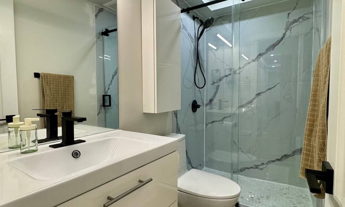 The Beaches House | Modern 2 bed apartment - Beaches, Toronto