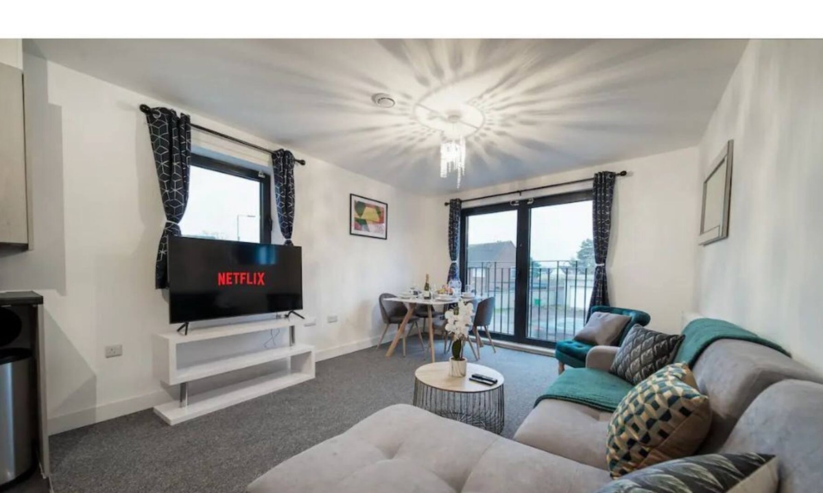 George Green Apartment | Modern 2 Bed Apartment Minutes Away From Heathrow