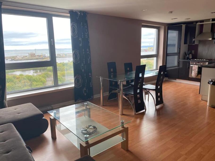 Newhaven Apartment | Modern 2 bed apartment with stunning seaside view
