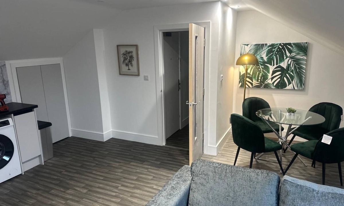 Long Eaton Apartment | Modern 2-Bed Flat in Long Eaton w/Free Parking