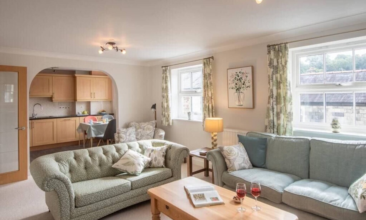 Tavistock Apartment | Modern 2-Bed Flat in Tavistock Centre