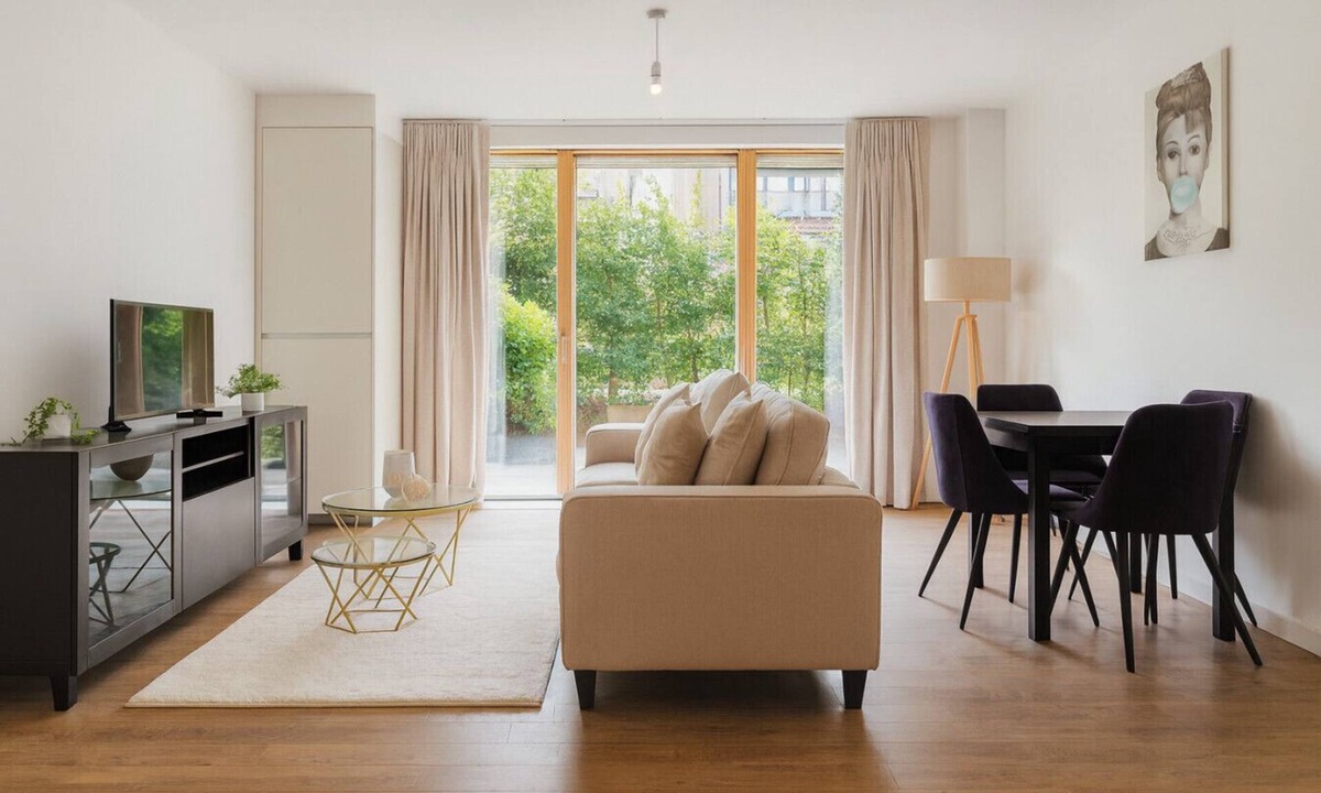 Whittington Apartment | Modern 2-Bed flat in Mill hill Park