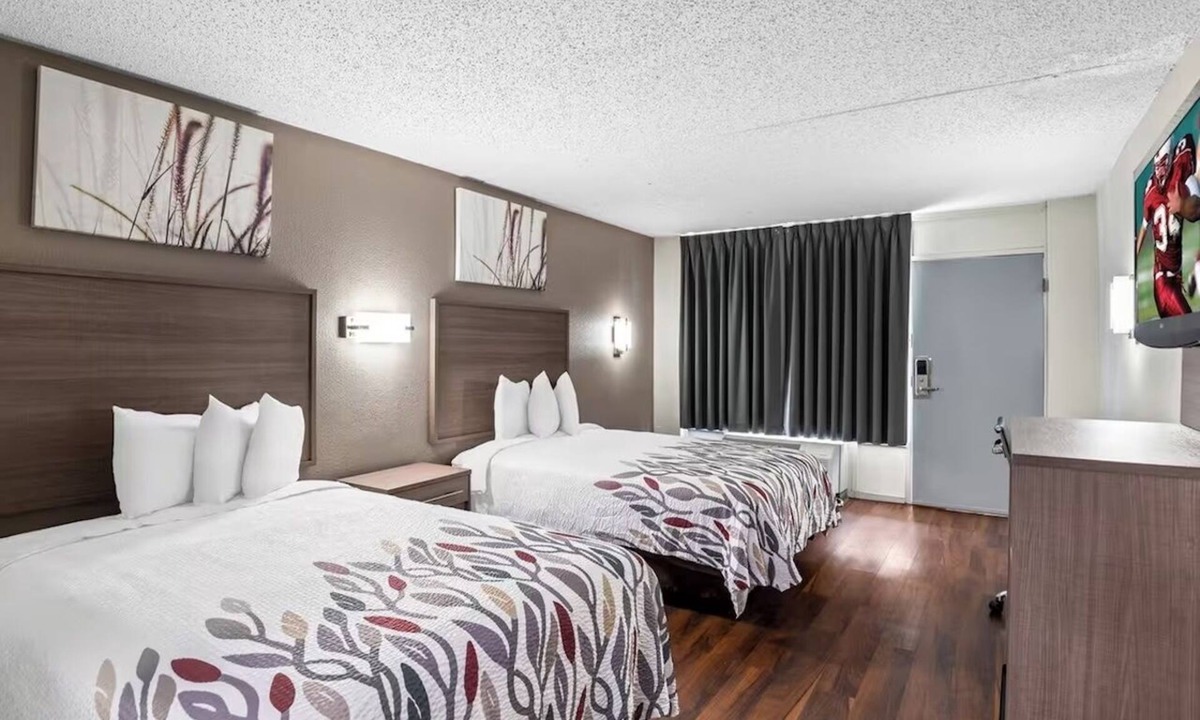 Sandston Hotel | Modern 2-Bed Stay w/Free Parking | Close to Airport and Museums