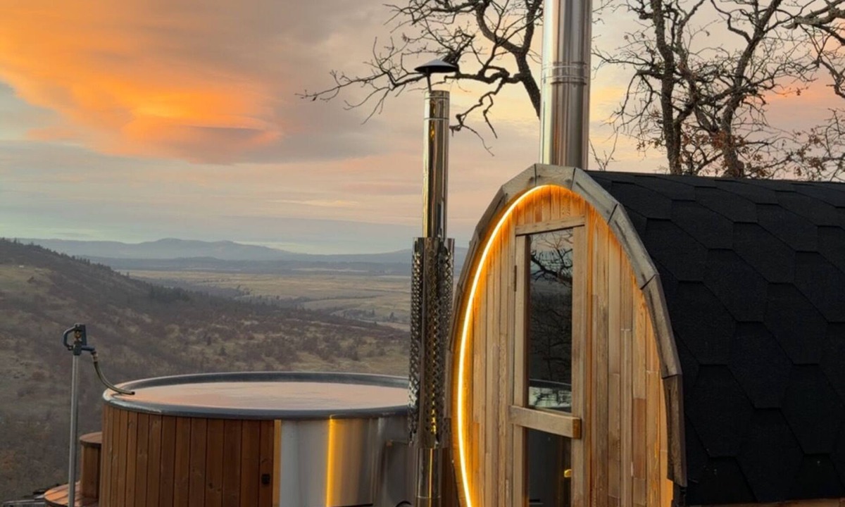 Goldendale Cabin | Modern 2-bedroom 100% off-grid cabin in delightful Goldendale with AC.