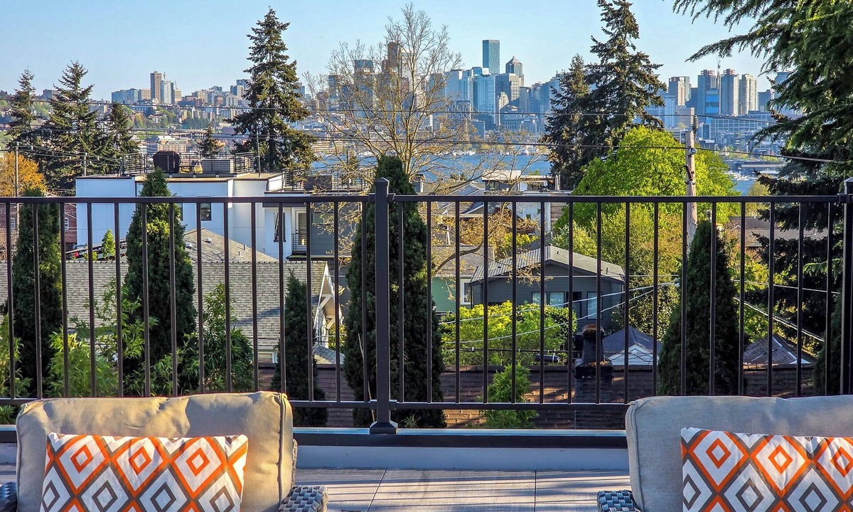 Wallingford House | Modern 2-Bedroom 2-Bath Home with Stunning Views