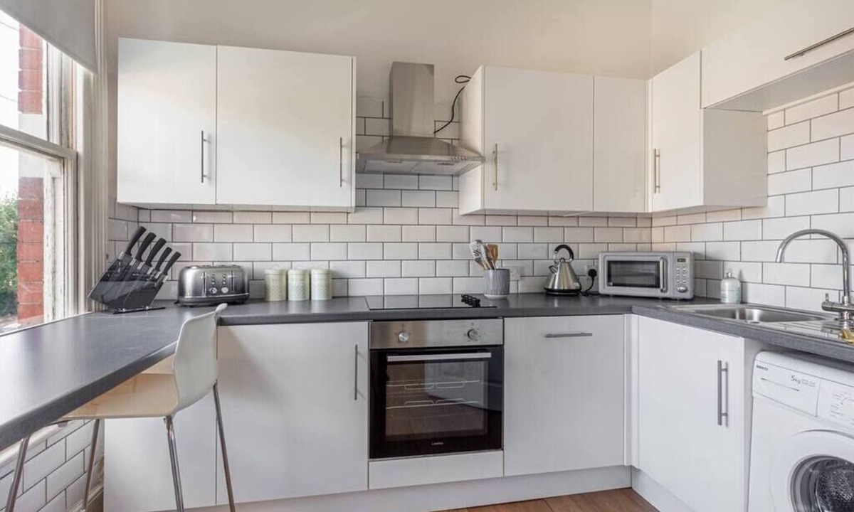 Spetchley Apartment | Modern 2 Bedroom Apartment with Free Parking!