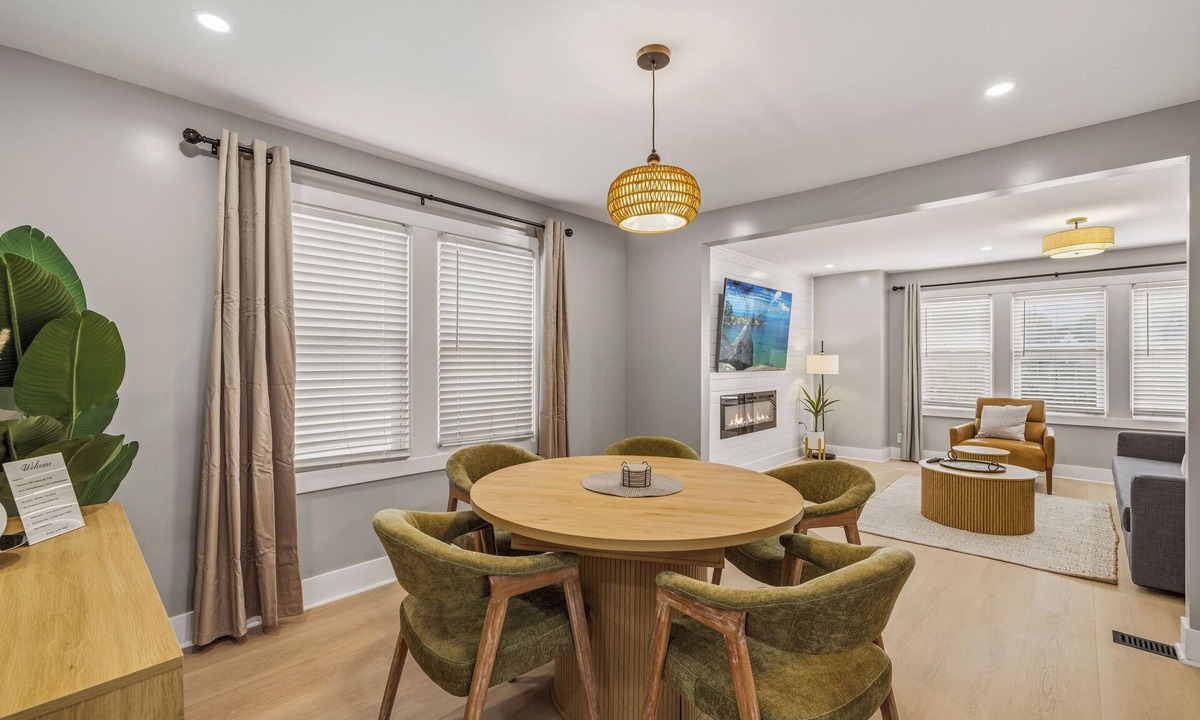 Eggertsville Apartment | Modern 2-bedroom apartment with AC centrally located in Eggertsville