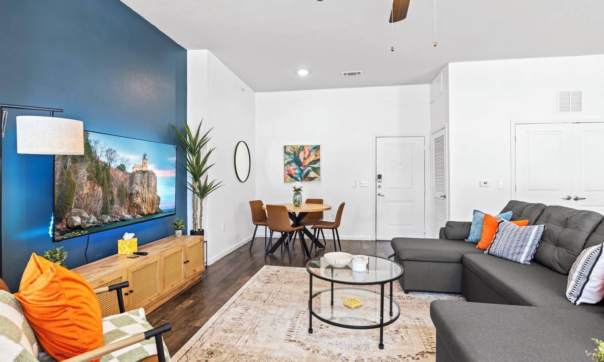 Montopolis Apartment | Modern 2-Bedroom apartment Near Downtown & Airport. Access to Pool + Gym