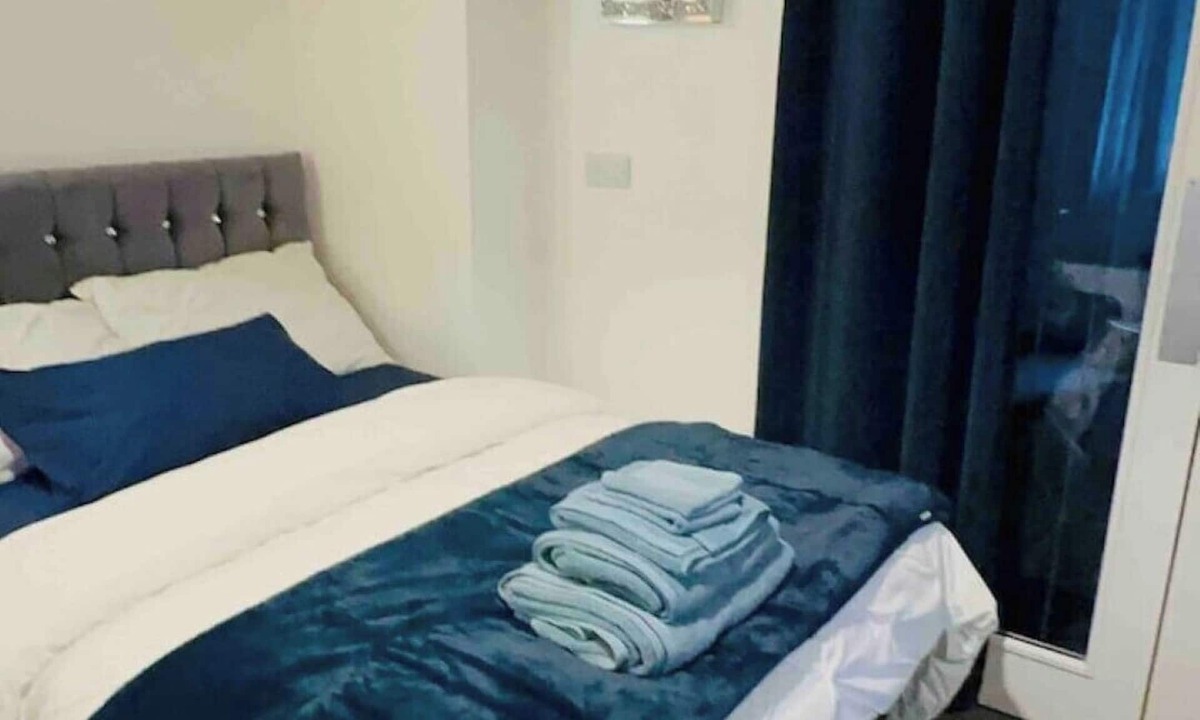 Derby Apartment | Modern 2 Bedroom Apt Derby City