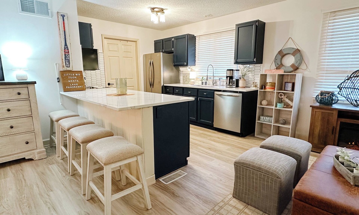 Panora Condo | Modern 2-bedroom condo Panora, Lake Panorama