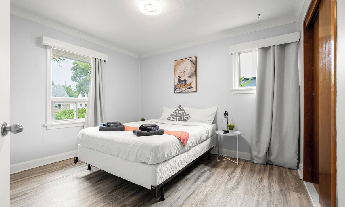 Winnipeg House | Modern 2 Bedroom Home In A Prime Location