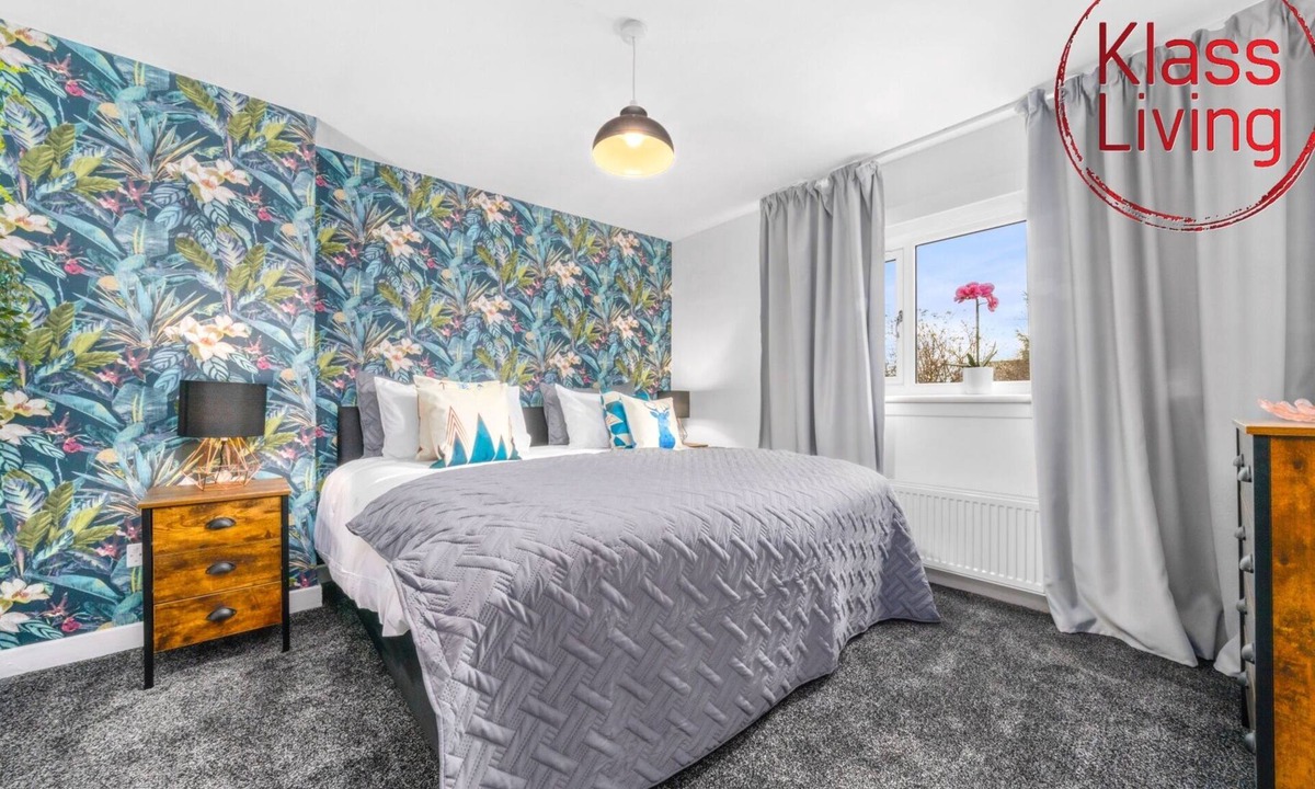 Bellshill House | Modern 2 bedroom hose with private driveway.