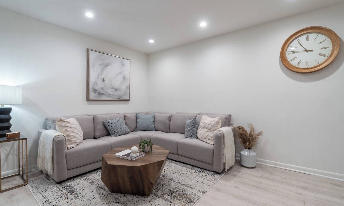 Arlington Apartment | Modern 2-Bedroom Oasis with Private Entrance!